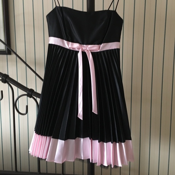 Mini prom dress. Size 3. Black pleated silky dress adorned with a  pink bow. - Picture 2 of 2